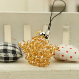 匠心独运，义乌小商品批发新宠——手工水晶元宝手机链热销探秘